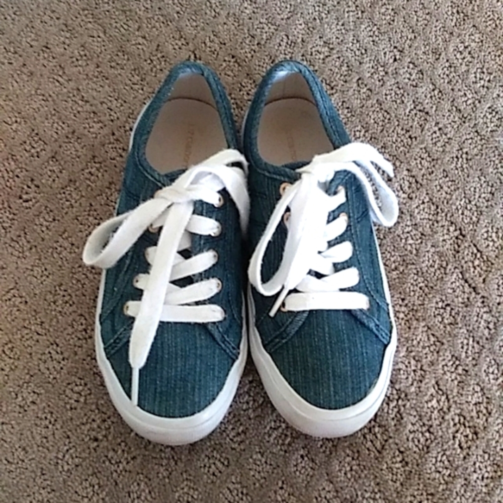 Liz Claiborne Denim Sneakers - Picture 2 of 8